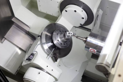 ben-trong-khoang-may-cnc-5-truc