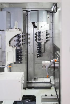 Cụm Trục Chính, Mâm Cặp Và Dao Trong Khoang Máy Cnc