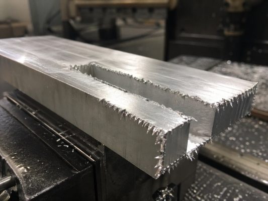 Ba Via Xảy Ra Với Dao Mòn Hoặc Kiểm Soát Phôi Kém - một trong 5 lỗi gia công phổ biến