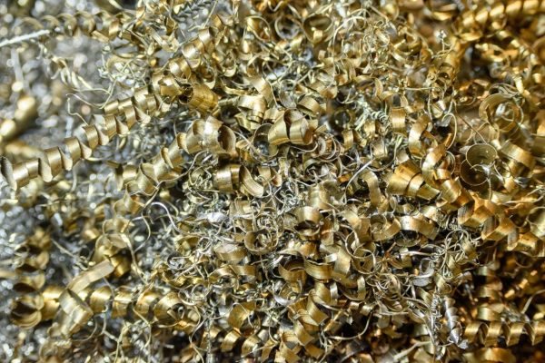 Phoi Xoắn Dài Sau Gia Công Gây Rối Vùng Cắt - một trong 5 lỗi gia công phổ biến