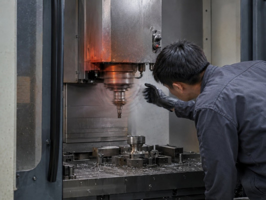 Trục Chính Phát Tiếng ồn Lạ, Rung Mạnh, Nóng Hơn Bình Thường