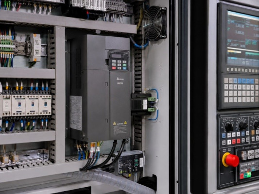 Biến Tần Trên Máy Cnc